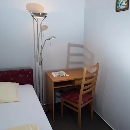 U Crliku Hotell Tetčice
