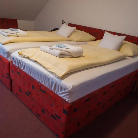 U Crliku Hotell Tetčice